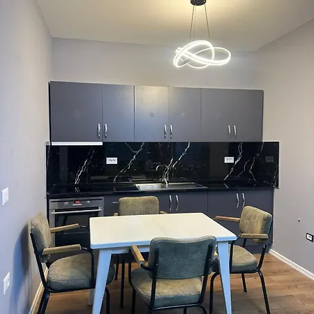 Holiday Apartments شقة *