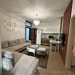 Holiday Apartments 地拉那