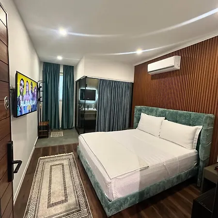 Holiday Apartments 公寓 地拉那