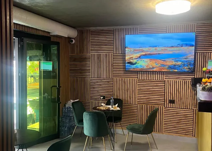 Holiday Apartments * Τίρανα